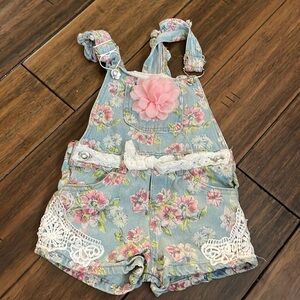 Little Lass girls short overalls. Size 5. Gently used.